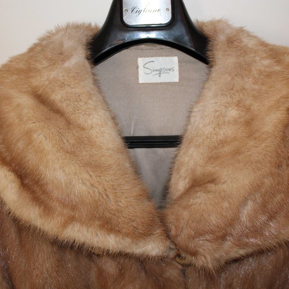 Beautiful Vintage Fur Coat - Picture 4 of 10